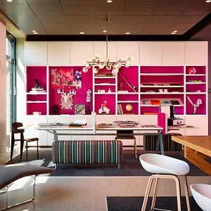 Moxy Munich Airport מלון